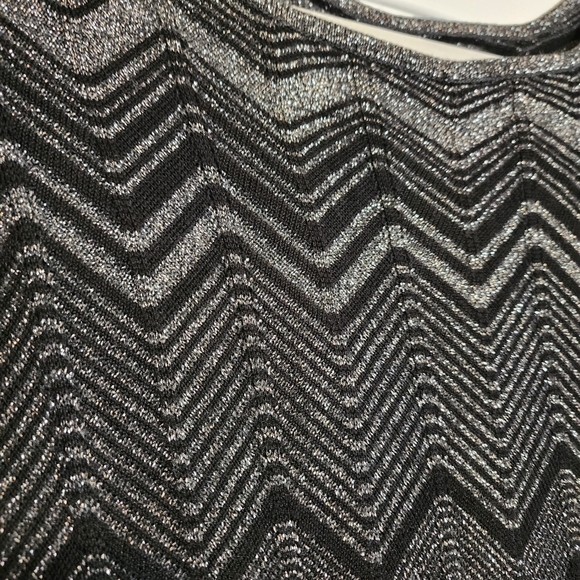 Express black and silver chevron long sleeve dress Size M - Picture 4 of 10